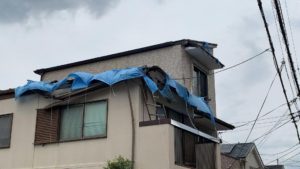 台風で被災した建物の画像